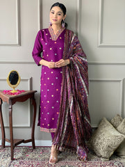 Off-White Kurta Set with Floral Print Dupatta