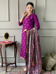 Off-White Kurta Set with Floral Print Dupatta