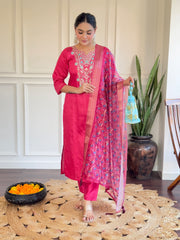 Title – Dark Pink Kurta Set with Bandhani Dupatta