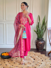 Title – Dark Pink Kurta Set with Bandhani Dupatta