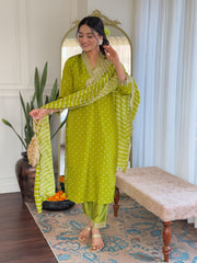 Rani Pink Kurta Set with Bandhani Dupatta